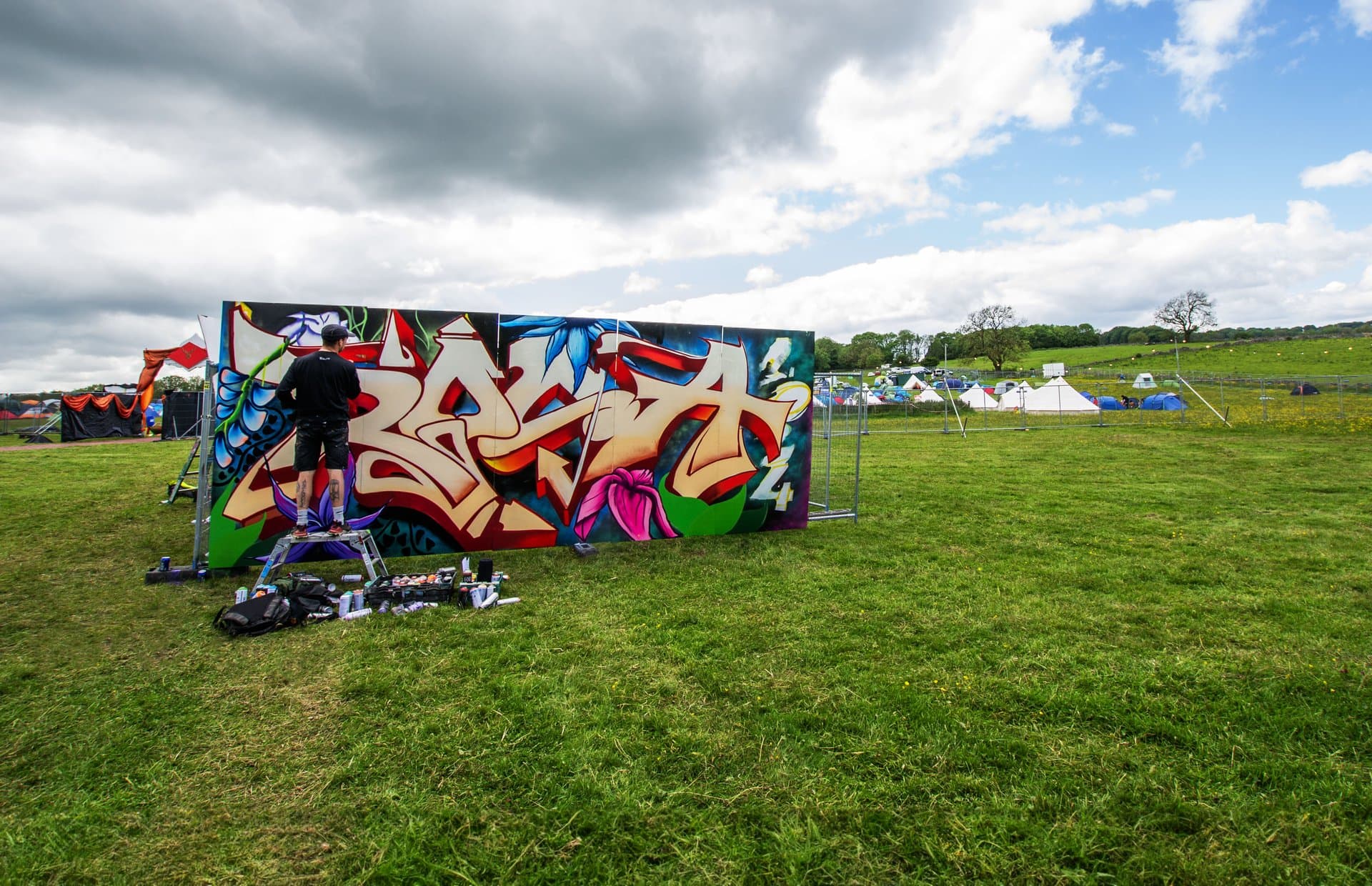Builders constructing art installations and stages at Rosa Festival